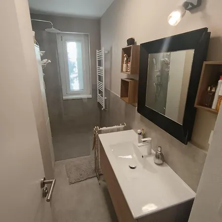 Great Central Apartment 3 Large Rooms *
